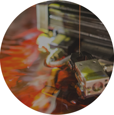 素材の硬さに関係なく加工できる