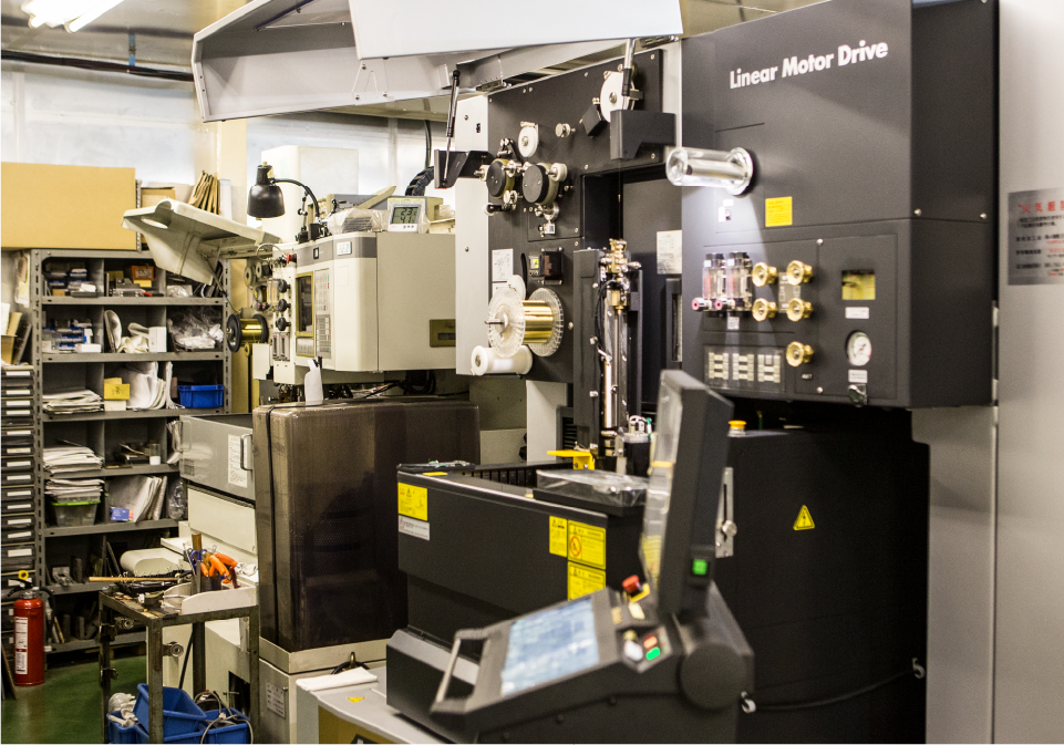 ワイヤー放電加工機