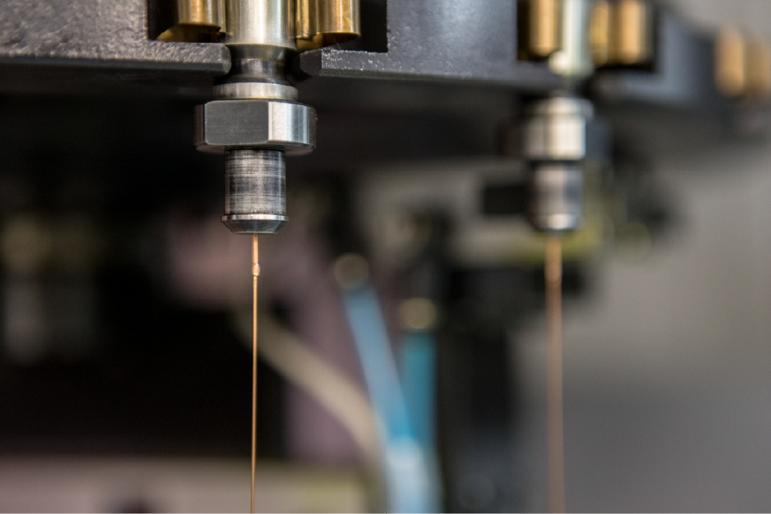 0.02mmからの微細穴加工