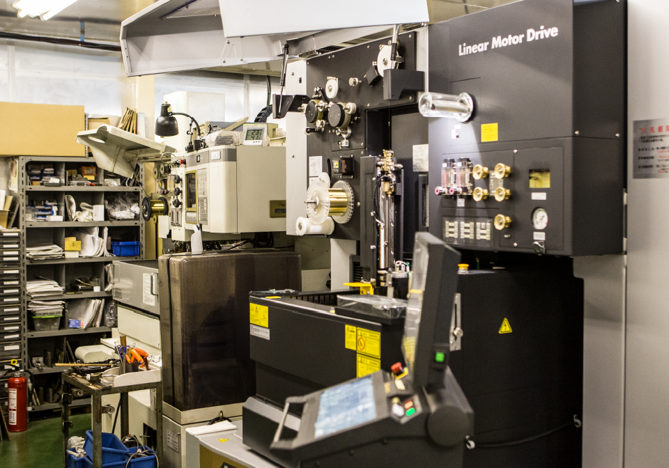 ワイヤー放電加工機